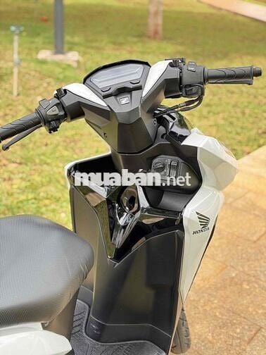 Honda Vario 150 Trắng Đen
