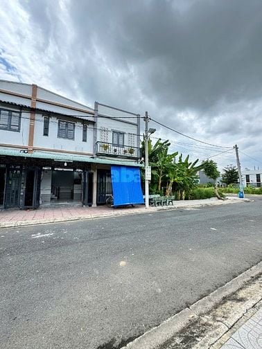 Bán nhà mặt tiền kinh doanh gần chợ Mỹ Hạnh Nam, giá 590tr gần Hóc Môn
