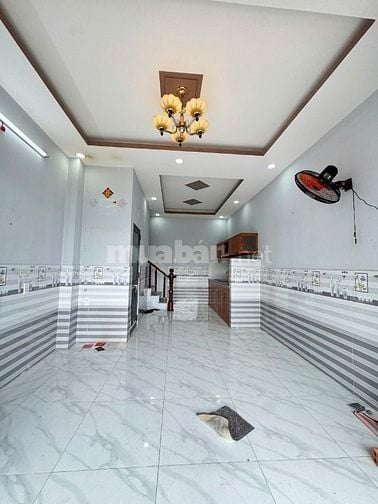 Bán nhà mặt tiền kinh doanh gần chợ Mỹ Hạnh Nam, giá 590tr gần Hóc Môn
