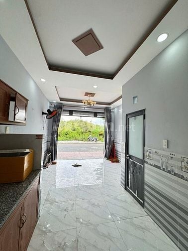 Bán nhà mặt tiền kinh doanh gần chợ Mỹ Hạnh Nam, giá 590tr gần Hóc Môn