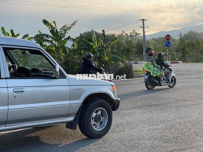 Mitsubishi Pajero 1995 Bạc