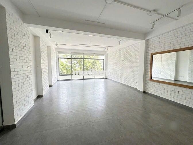NHÀ ĐẸP ĐƯỜNG LỚN - 100A Nguyễn Minh Hoàng, TB- 5.5x20m, 6 Tầng, 600m2