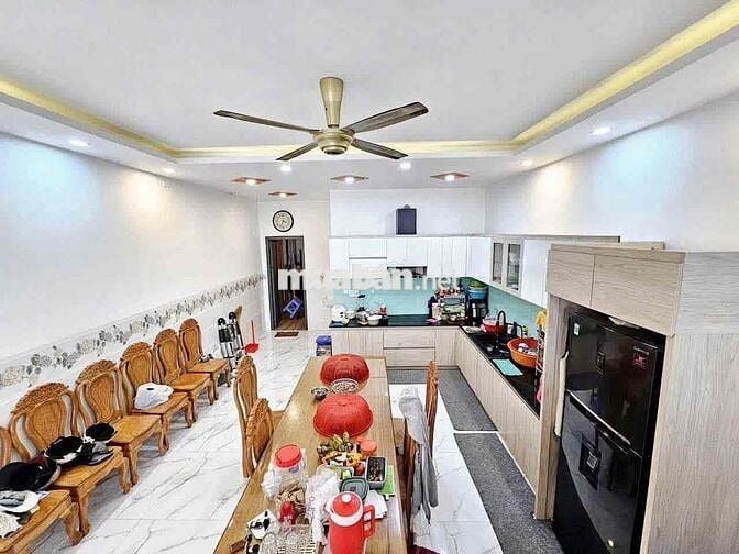 nhà đẹp 6p ngủ gần Bv Thống Nhất & Gx Thánh Tân