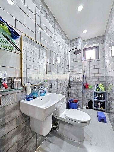nhà đẹp 6p ngủ gần Bv Thống Nhất & Gx Thánh Tân