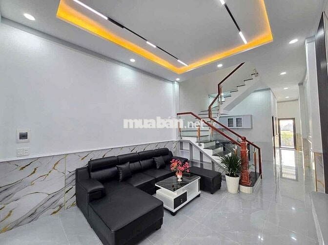 nhà mặt tiền kd 3p ngủ gần trung tâm hành chính công