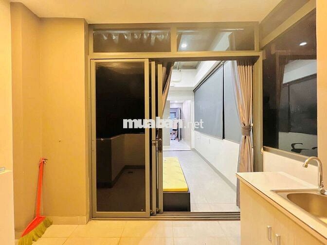 STUDIO CÓ BAN CÔNG TÁCH BẾP SIÊU NÉT MÀ GIÁ LẠI PHẢI CHĂNG