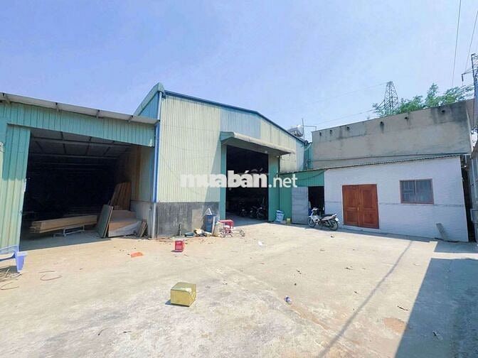Xưởng Dĩ An đất 2000m xưởng 1000m giá 65 cont đi 24/24