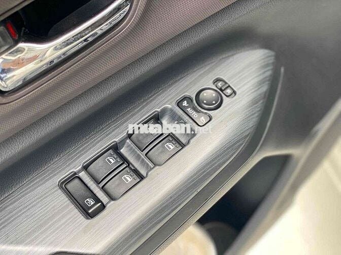 Toyota Avanza 2024 Trắng Tự động 7 chỗ