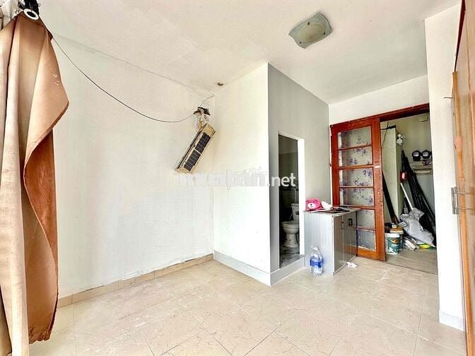 PHÒNG TRỌ CỬA SỔ BAN CÔNG GIÁ RẺ NGAY BỆNH VIỆN 175 CÔNG VIÊN GIA ĐỊNH