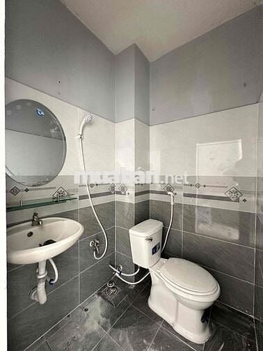 PHÒNG TRỌ CỬA SỔ BAN CÔNG GIÁ RẺ NGAY BỆNH VIỆN 175 CÔNG VIÊN GIA ĐỊNH