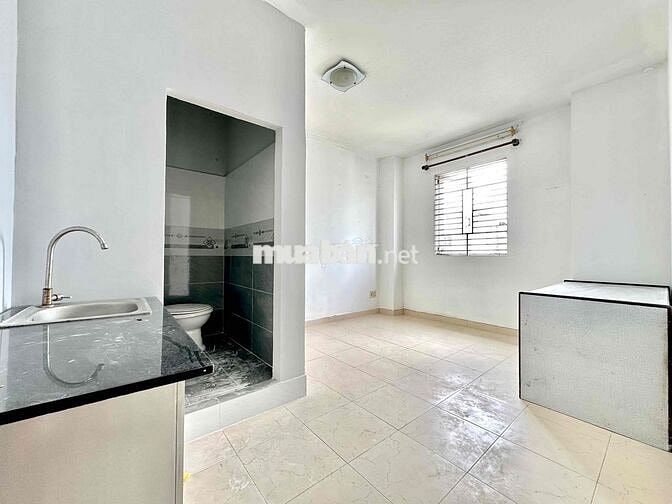 PHÒNG TRỌ CỬA SỔ BAN CÔNG GIÁ RẺ NGAY BỆNH VIỆN 175 CÔNG VIÊN GIA ĐỊNH