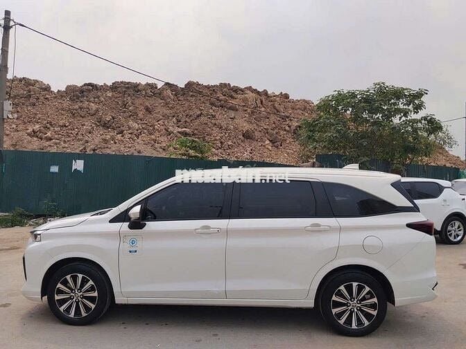 Toyota Avanza 2024 Trắng Tự động 7 chỗ