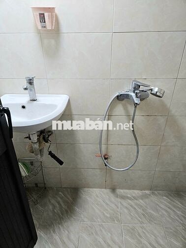 Cho thuê nhà 2 tầng gần trường, chợ, phố ngõ to