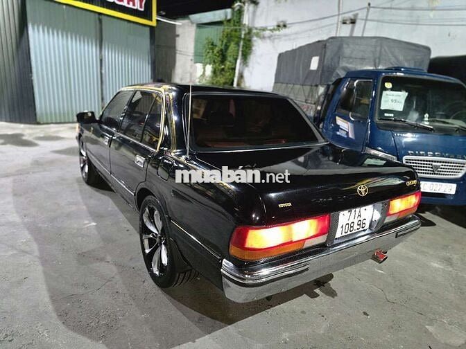 Toyota Crown 1995 Đen