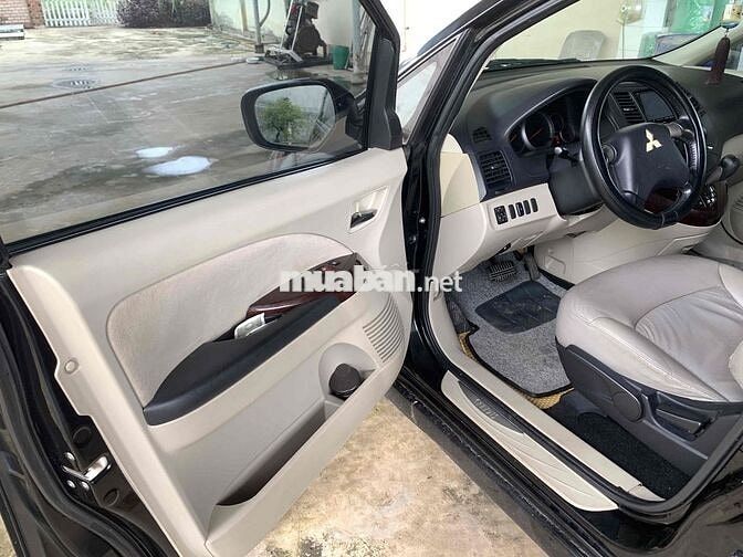 Mitsubishi Grandis 7 chỗ Xăng đen