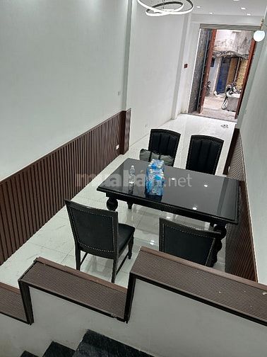 Cho thuê nhà nguyên căn 60m2 x 3 tầng ngõ tô hoàng