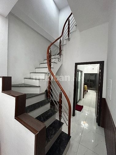 Cho thuê nhà nguyên căn 60m2 x 3 tầng ngõ tô hoàng