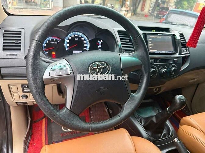 Toyota Fortuner Máy dầu 7 chỗ Xám 2016