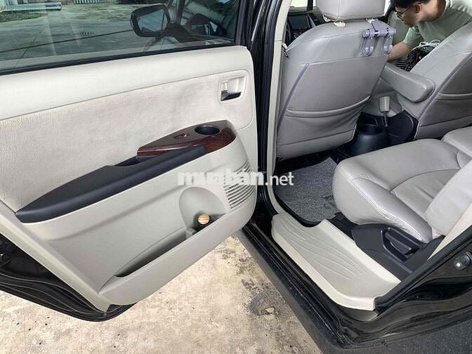 Mitsubishi Grandis 7 chỗ Xăng đen