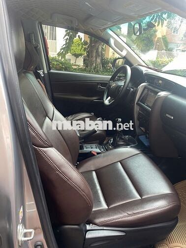 Toyota Fortuner 2020 Bạc 7 chỗ