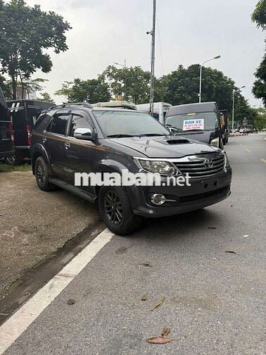 Toyota Fortuner Máy dầu 7 chỗ Xám 2016