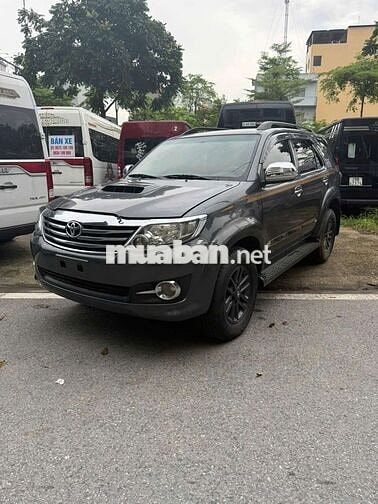 Toyota Fortuner Máy dầu 7 chỗ Xám 2016