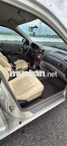 Ford Laser 1.8L 2002 Trắng