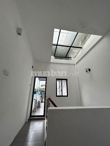 Cho thuê nhà nguyên căn 60m2 x 3 tầng ngõ tô hoàng