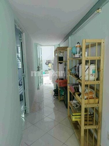 Cho thuê căn hộ chung cư lầu 1, mặt tiền đường Trần Hưng Đạo B, Quận 5