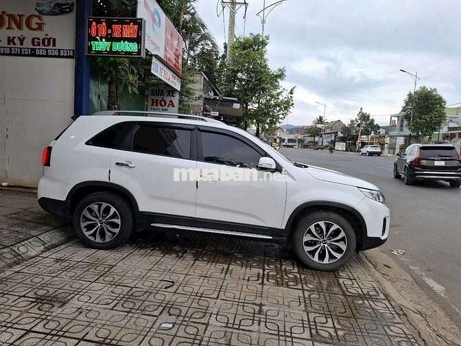 Kia Sorento 2018 7 chỗ Dầu Trắng