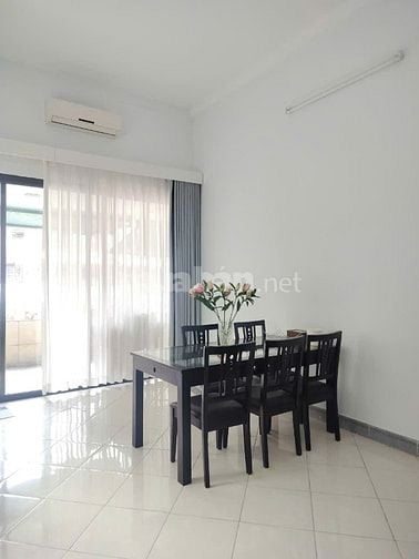 Cho thuê căn hộ chung cư lầu 1, mặt tiền đường Trần Hưng Đạo B, Quận 5