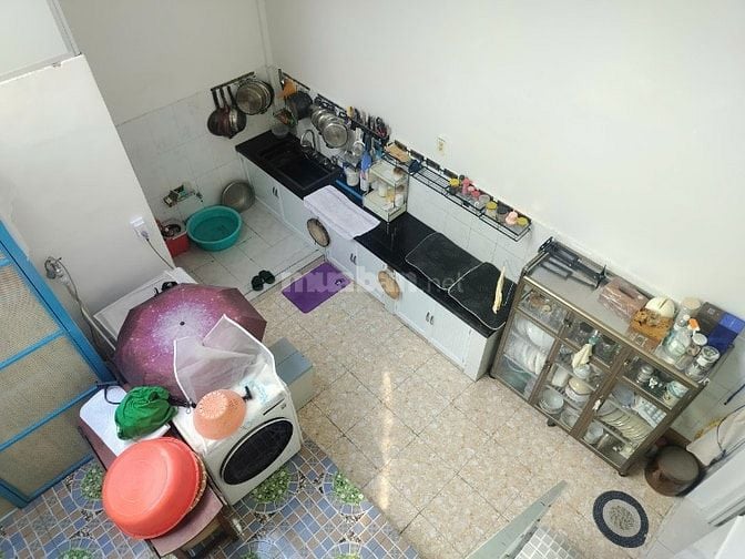 Cho thuê căn hộ chung cư lầu 1, mặt tiền đường Trần Hưng Đạo B, Quận 5