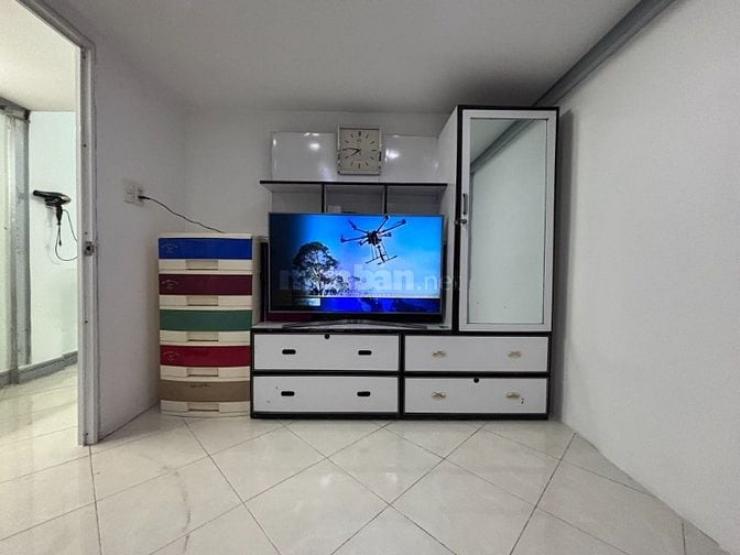 Cho thuê căn hộ chung cư lầu 1, mặt tiền đường Trần Hưng Đạo B, Quận 5