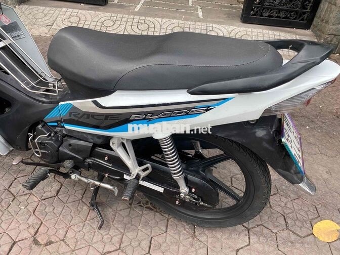 Honda Blade trắng xanh