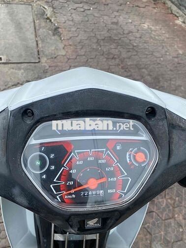 Honda Blade trắng xanh