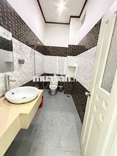 Nhà lầu góc 2 mặt tiền KDC Công Trình 8