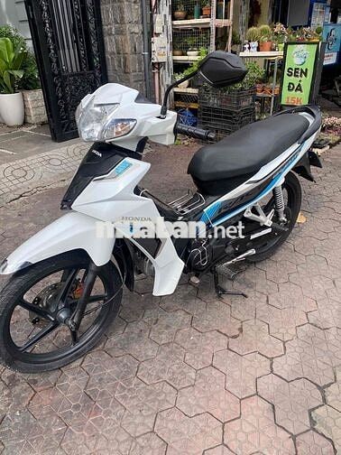 Honda Blade trắng xanh