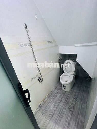 Chỉ 850tr Nhà 28m2 thổ cư đường TCHiệp 34, ngay sân bóng Quang Trung ạ