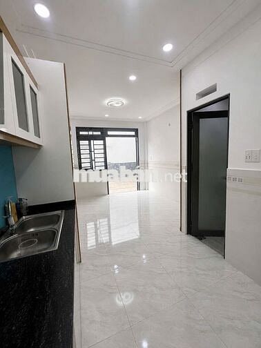 Chỉ 850tr Nhà 28m2 thổ cư đường TCHiệp 34, ngay sân bóng Quang Trung ạ