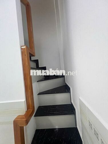 Chỉ 850tr Nhà 28m2 thổ cư đường TCHiệp 34, ngay sân bóng Quang Trung ạ