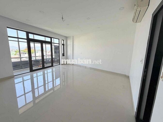 Cho thuê nhà 5 tầng mặt tiền TRIỆU NỮ VƯƠNG ngang 6m5