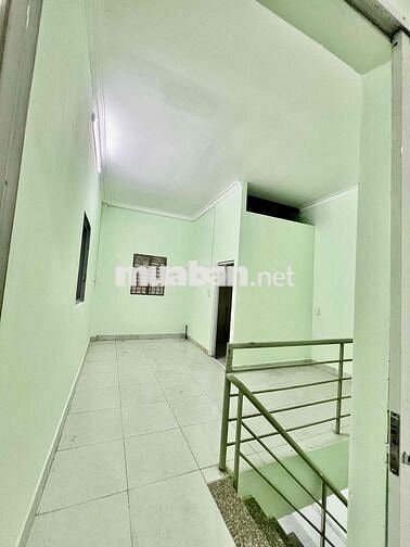 Cho Thuê Nhà DT 5x15 1Trệt 1lầu 2Pn 2Wc Sân xe Máy Ngay Ngã Tư Ga