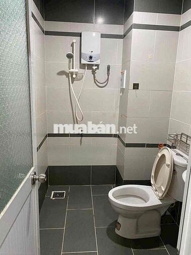 cho thuê căn hộ lock mới 4tr có máy lạnh và bếp rèm tại hiệp thành 3