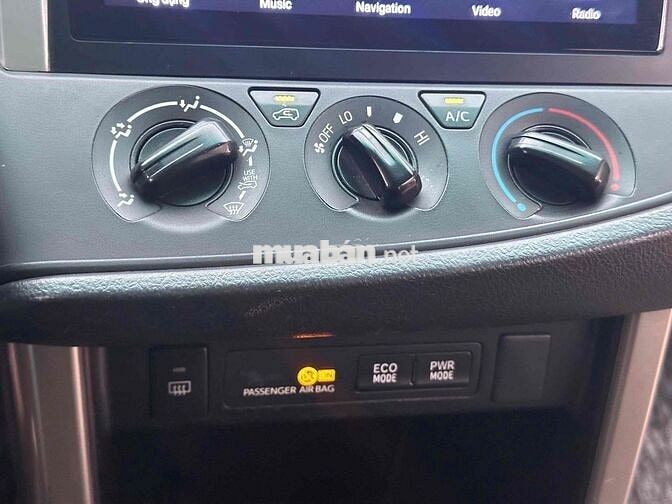 Toyota Innova 2016 Form 2017 Số sàn Bạc