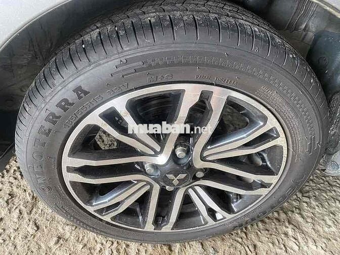 Mitsubishi Attrage 2022 Xám 5 chỗ