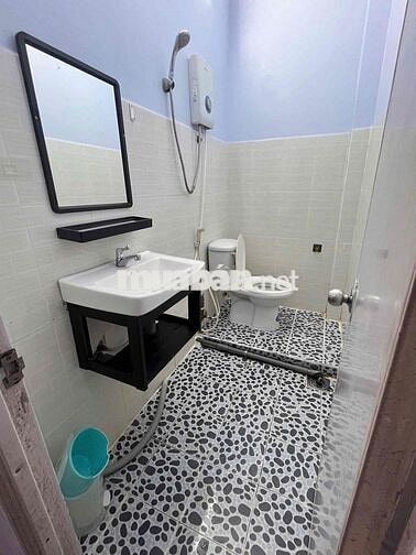 Cho thuê phòng trọ gác xép có CỬA SỔ LỚN cạnh đại học Hutech