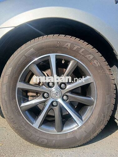 Toyota Camry 2010 Bạc 5 chỗ