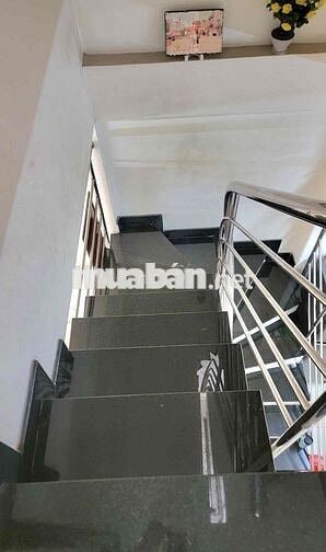 SÁT MT LẠC LONG QUÂN HẺM THÔNG DT 35m2 CHỈ 4Đ8