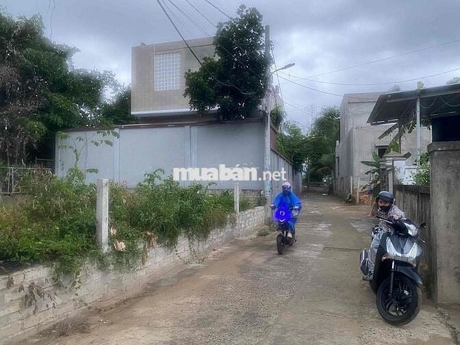 Đất kiệt ngay chợ Tuý Loan ngang dài 14m thích hợp xây nhà mái Thái