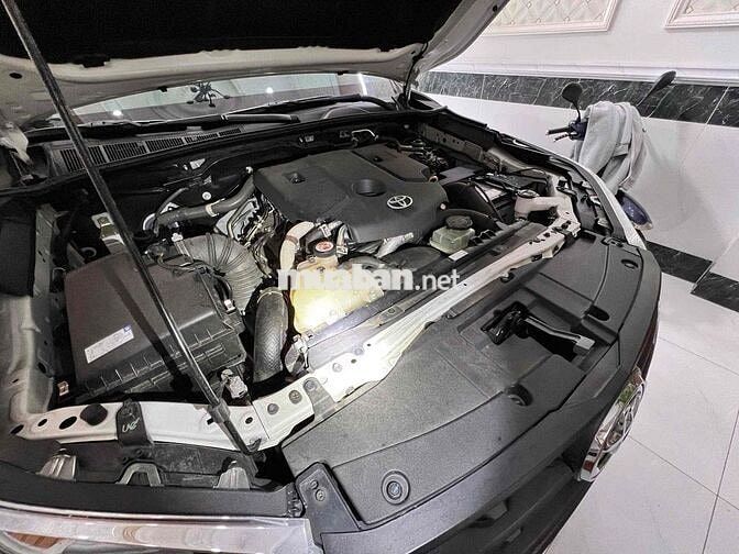 Toyota Fortuner 2.4G Số tự động 2024 Trắng
